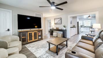 House (3 Bedrooms) | Interior