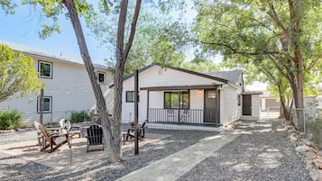 House (3 Bedrooms) | Front of property