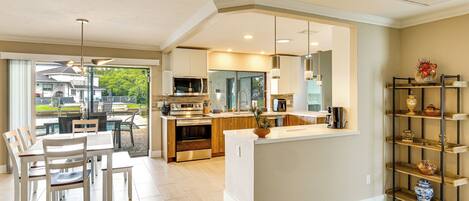 House (3 Bedrooms) | Interior