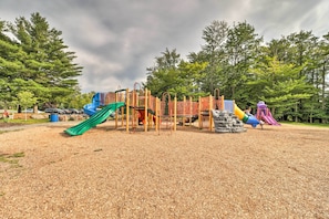House (3 Bedrooms) | Interior - Poconos Family Retreat w/ Fire Pit & Sunroom! (Tobyhanna)