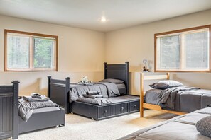 A bedroom with two beds, a wooden headboard, and a window with blinds. - 6 Mi to Kenai Beach! Cozy Ocean-view Escape (Kenai)