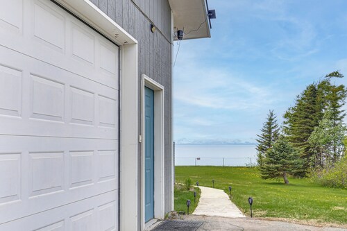 6 Mi to Kenai Beach! Cozy Ocean-view Escape