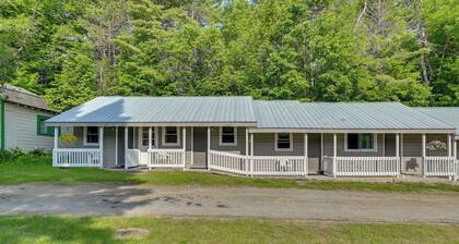 Walk to Schroon Lake! Studio w/ Shared Fire Pit