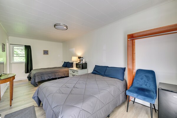Walk To Schroon Lake! Studio W/ Shared Fire Pit - Schroon Lake, NY