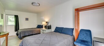 Walk to Schroon Lake! Studio w/ Shared Fire Pit