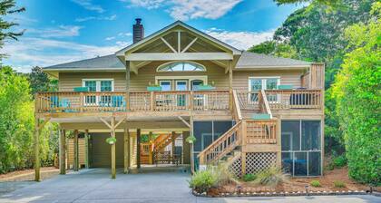 Steps to Beach! Emerald Isle Group Escape w/ Yard