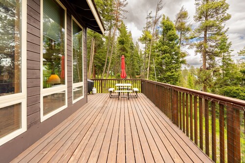 Wallowa Lookout: Scenic Retreat w/ Hot Tub