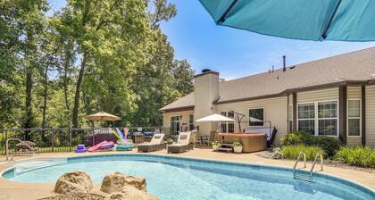 Gateway to St Louis: Group Getaway w/ Game Room