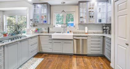 Gateway to St Louis: Group Getaway w/ Game Room