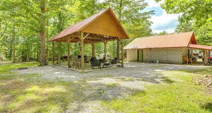 Close to Blanchard Caverns! Nature-centric Cabin