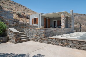 Exterior - Villa “Kokkoras” with Sea View and Private Terrace (Spathi)