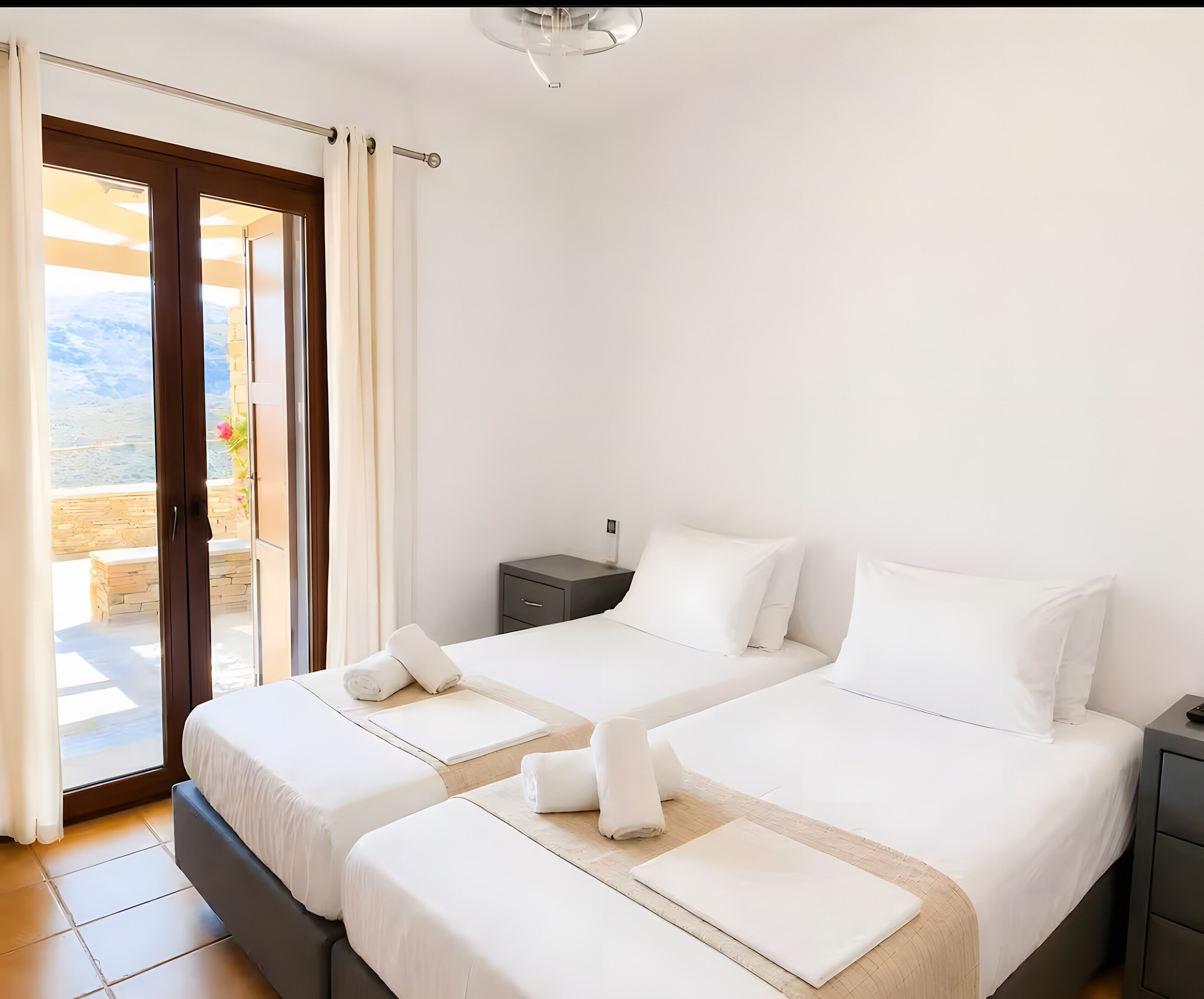 Iron/ironing board, WiFi, bed sheets
