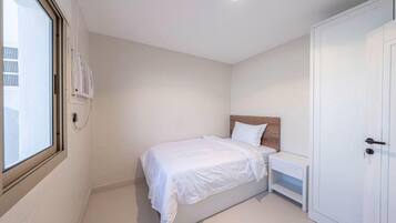 Comfort Villa, 4 Bedrooms, Poolside | Free WiFi