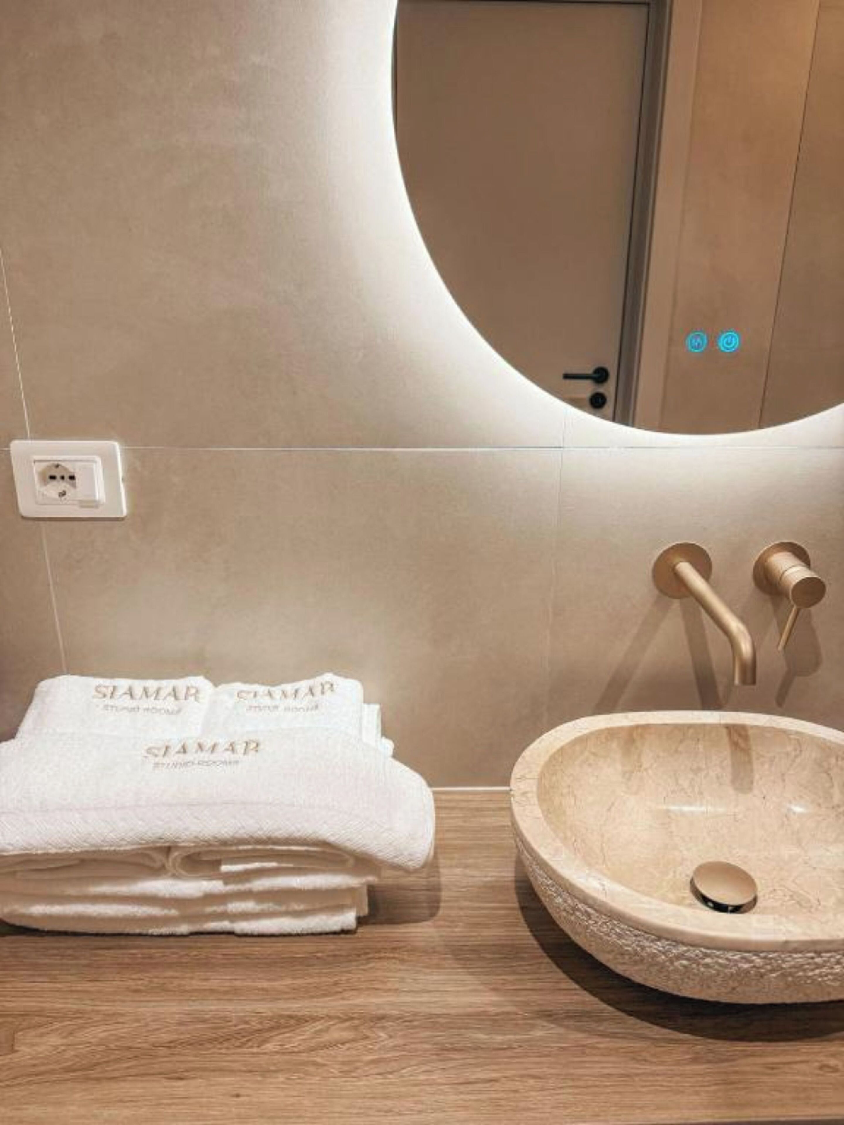 Deluxe Double Room | Bathroom