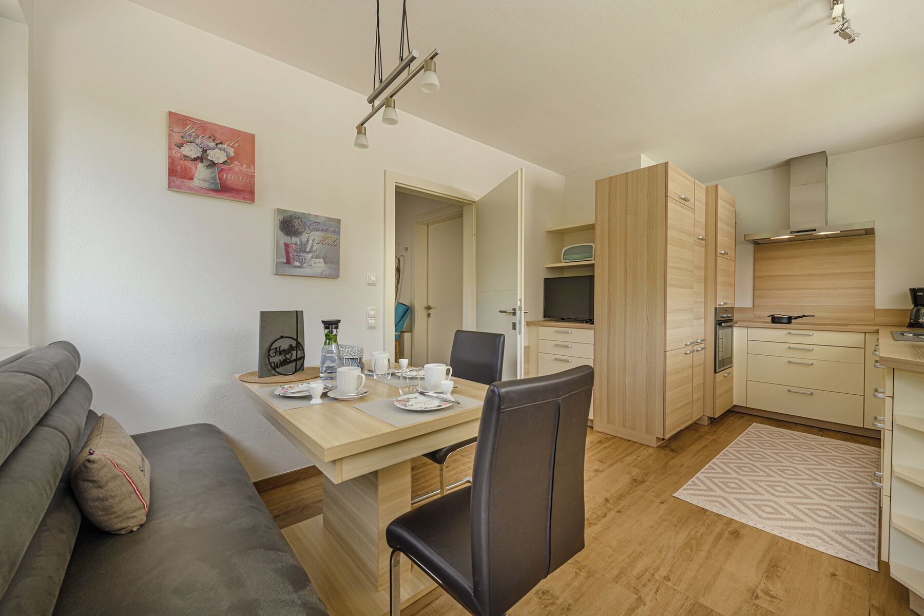 Comfort Apartment, Mountain View | Private kitchen | Coffee/tea maker, electric kettle, toaster, blender