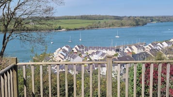 Cottage | Property grounds