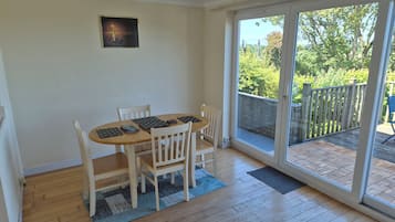 Cottage | Dining
