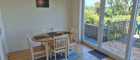 Cottage | Dining