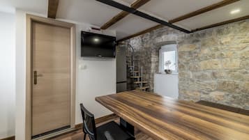 Standard Studio, Courtyard View | Dining