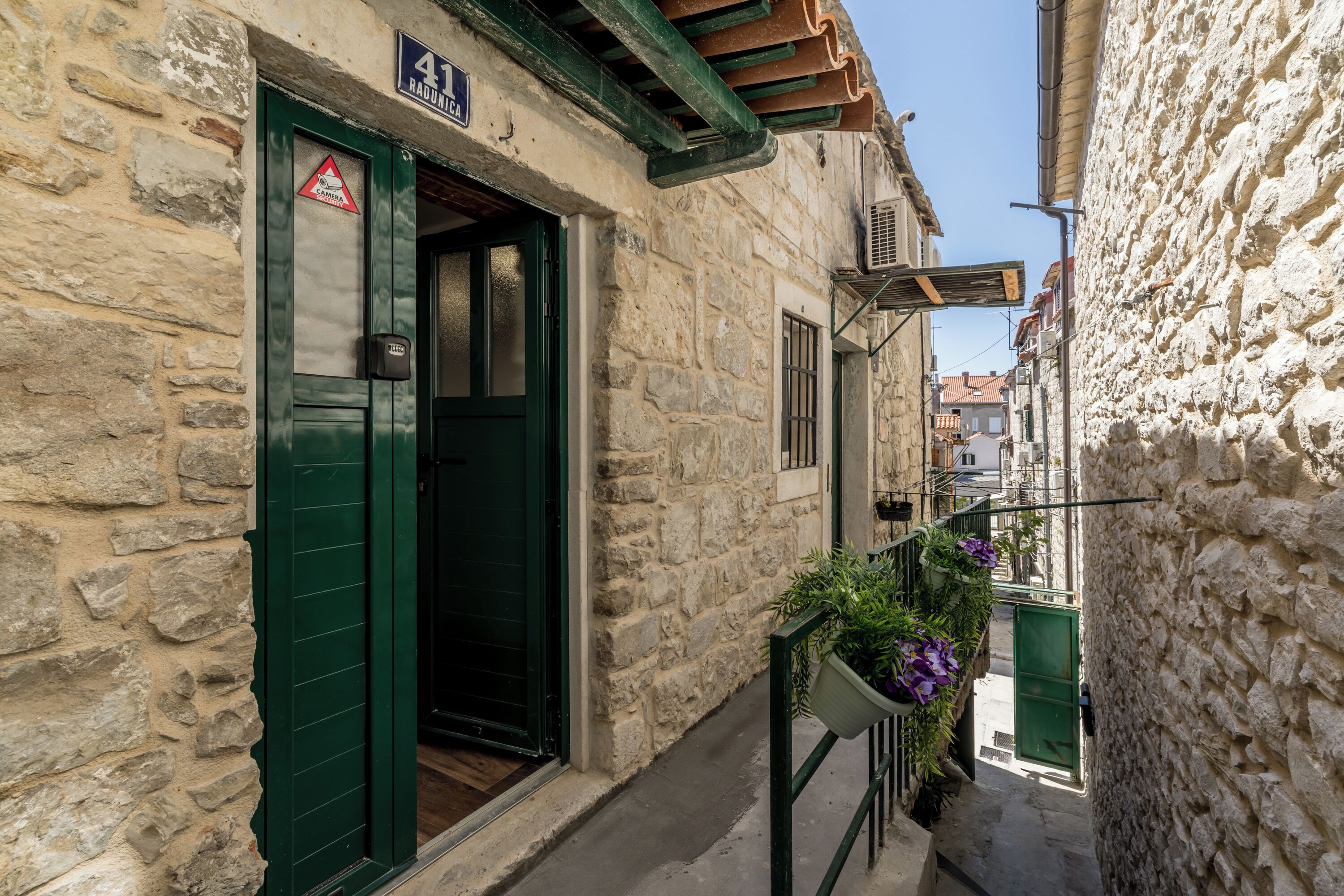 Standard Studio, Courtyard View | Exterior detail