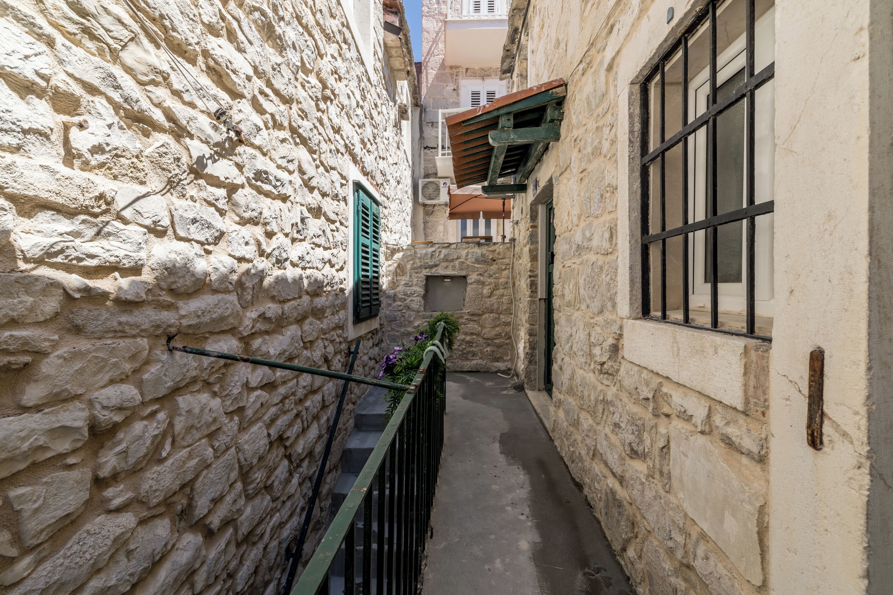 Standard Studio, Courtyard View | Property grounds