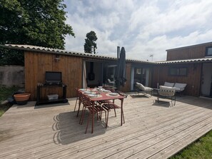 Outdoor dining - Vrbo Property (Dolus-d'Oléron)