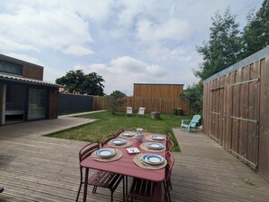 Outdoor dining - Vrbo Property (Dolus-d'Oléron)