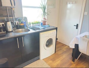 Private kitchen - ★ Guest Favourite, Cozy & Stylish London Flat for 2 (London)