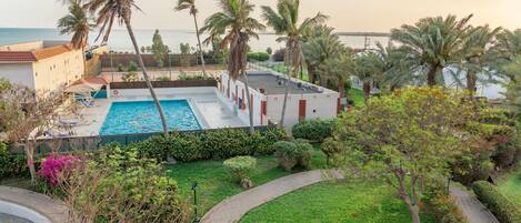 15 outdoor pools