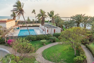 15 outdoor pools