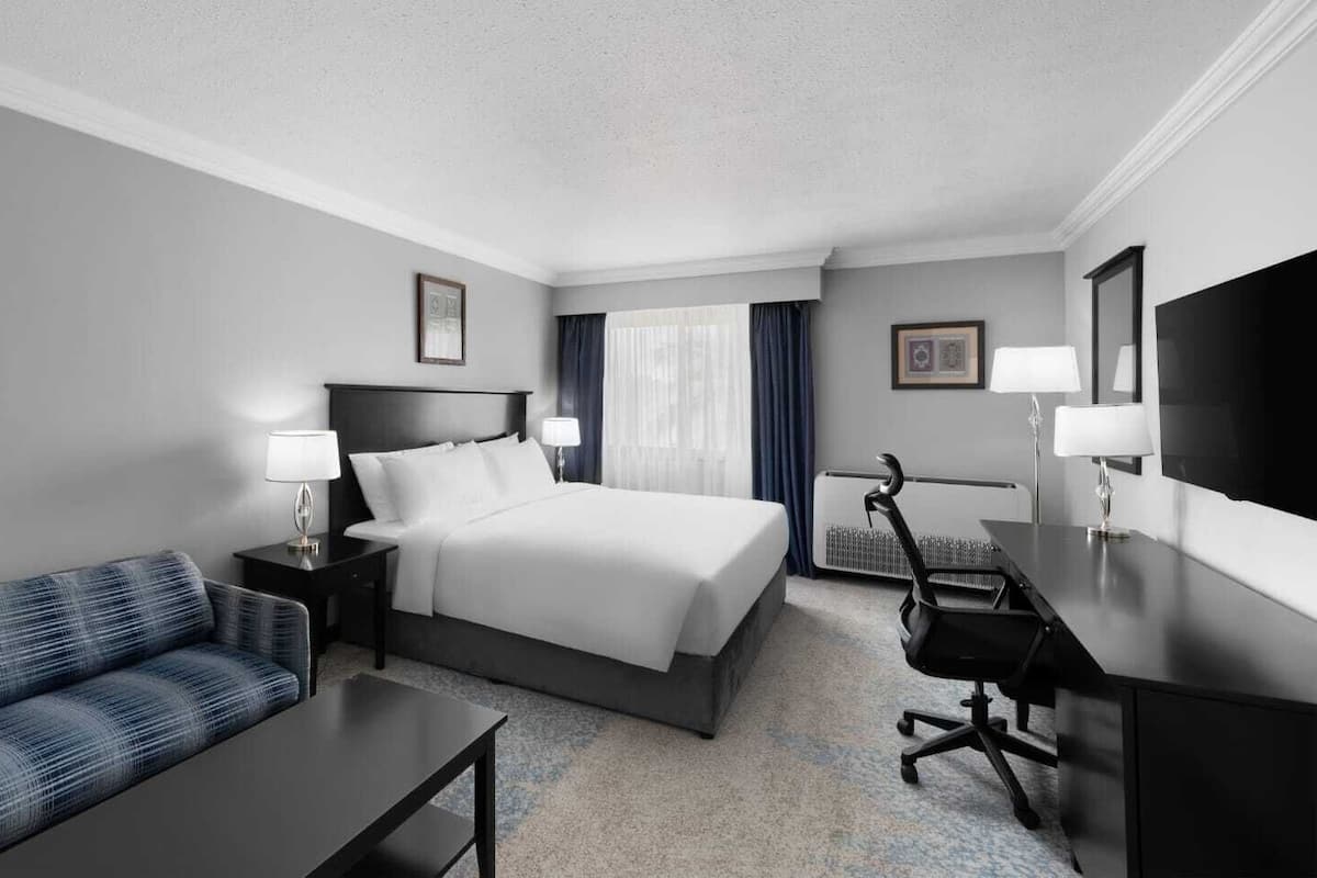 Egyptian cotton sheets, premium bedding, pillowtop beds, in-room safe