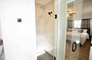 Bathroom - Cozy citrus retreat in Clermont FL. 3 bedroom, 2 bathroom (Clermont)