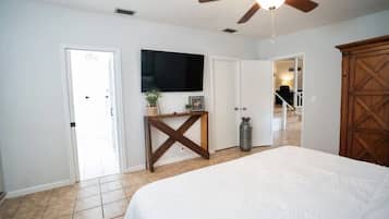3 slaapkamers, een strijkplank/strijkijzer, wifi, beddengoed