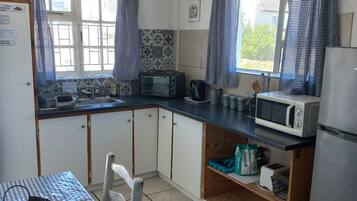 Apartment, 1 Bedroom, Smoking, Ocean View | Interior