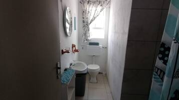 Apartment, 1 Bedroom, Smoking, Ocean View | Bathroom