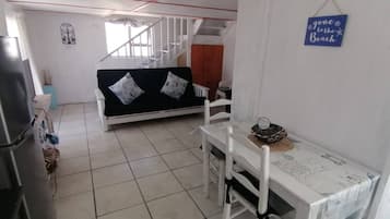 Apartment, 1 Bedroom, Smoking, Ocean View | Interior
