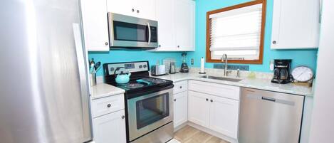 House, 3 Bedrooms | Private kitchen | Fridge, coffee/tea maker, toaster