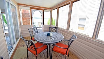 House, 3 Bedrooms | Outdoor dining