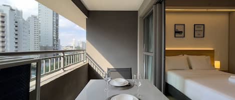 Basic Studio | Outdoor dining