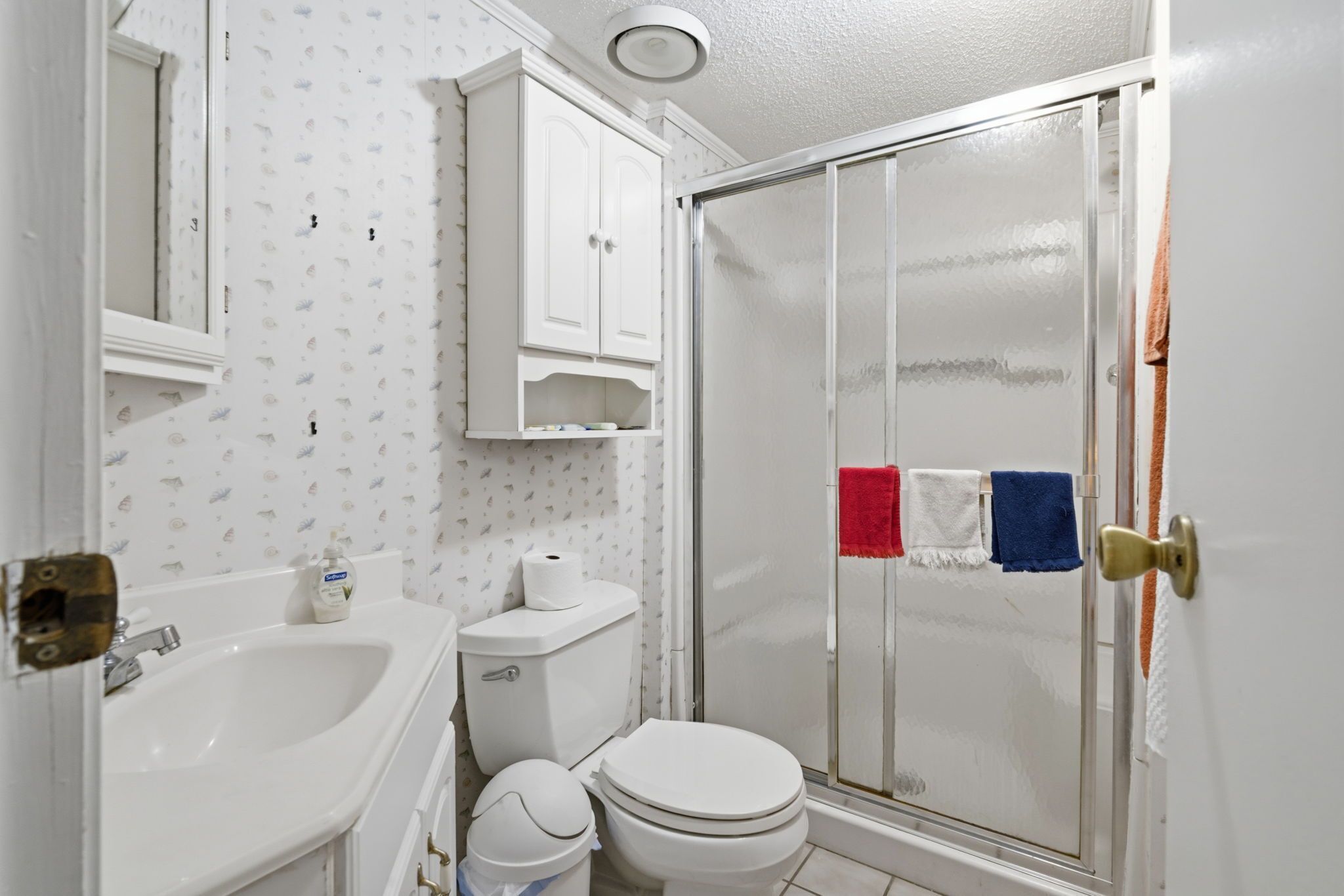 Towels, soap, shampoo, toilet paper