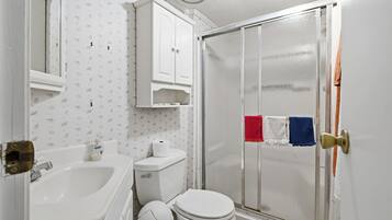 Towels, soap, shampoo, toilet paper