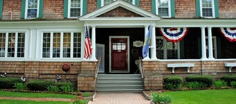 Crafts Inn Hotel Suite with pool, hot tub and AC