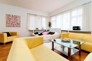 TV, offices - Moonlight Deluxe Suite (Prague)