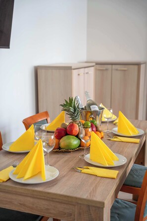 Dining - Secret Courtyard Residence Apartworld (Praha)