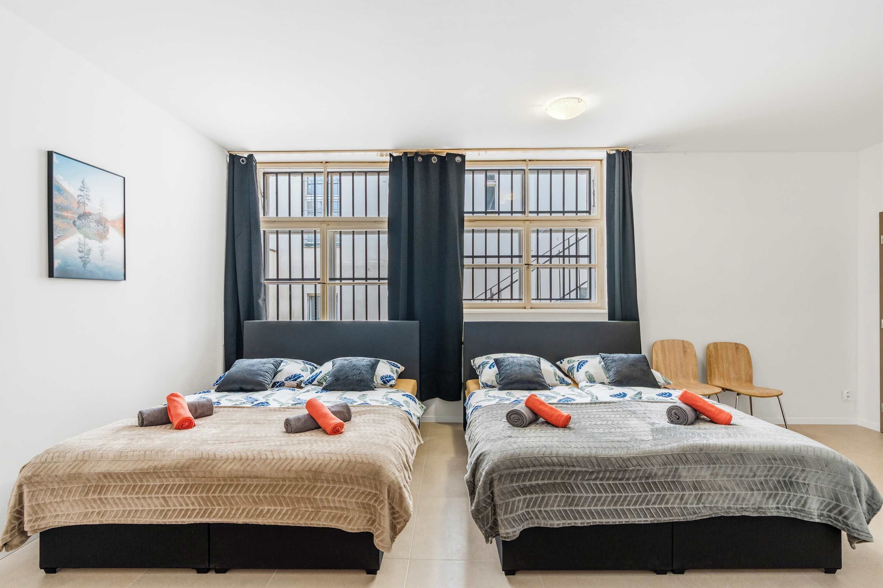 Iron/ironing board, WiFi, bed sheets