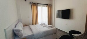 WiFi, bed sheets - Beach & Pool Escape | Stylish Resort Studio (hurghada)