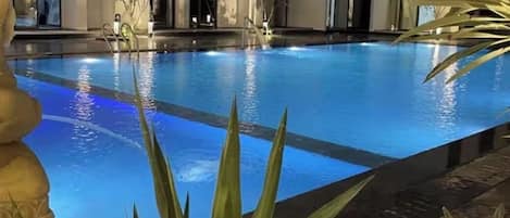 室內泳池、室外泳池