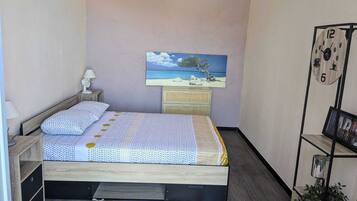 1 bedroom, iron/ironing board, WiFi (free), bed sheets