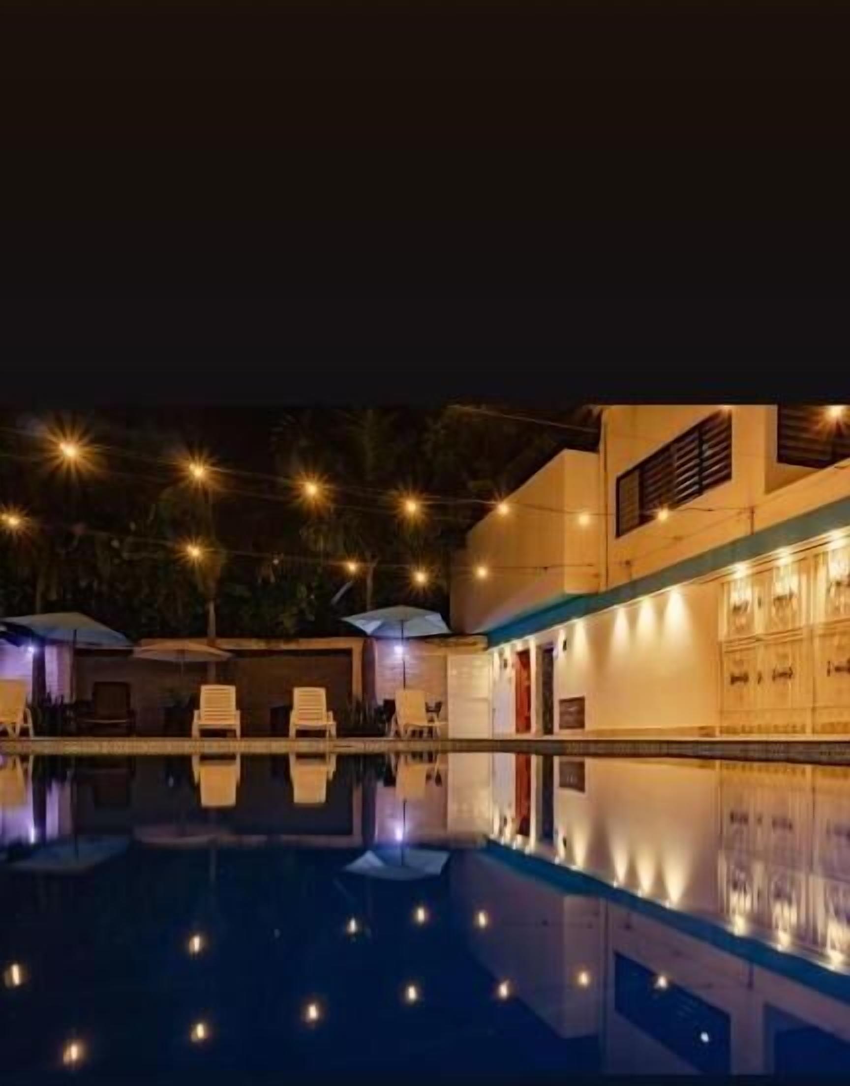 2 outdoor pools