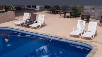 2 piscines a l'aire lliure